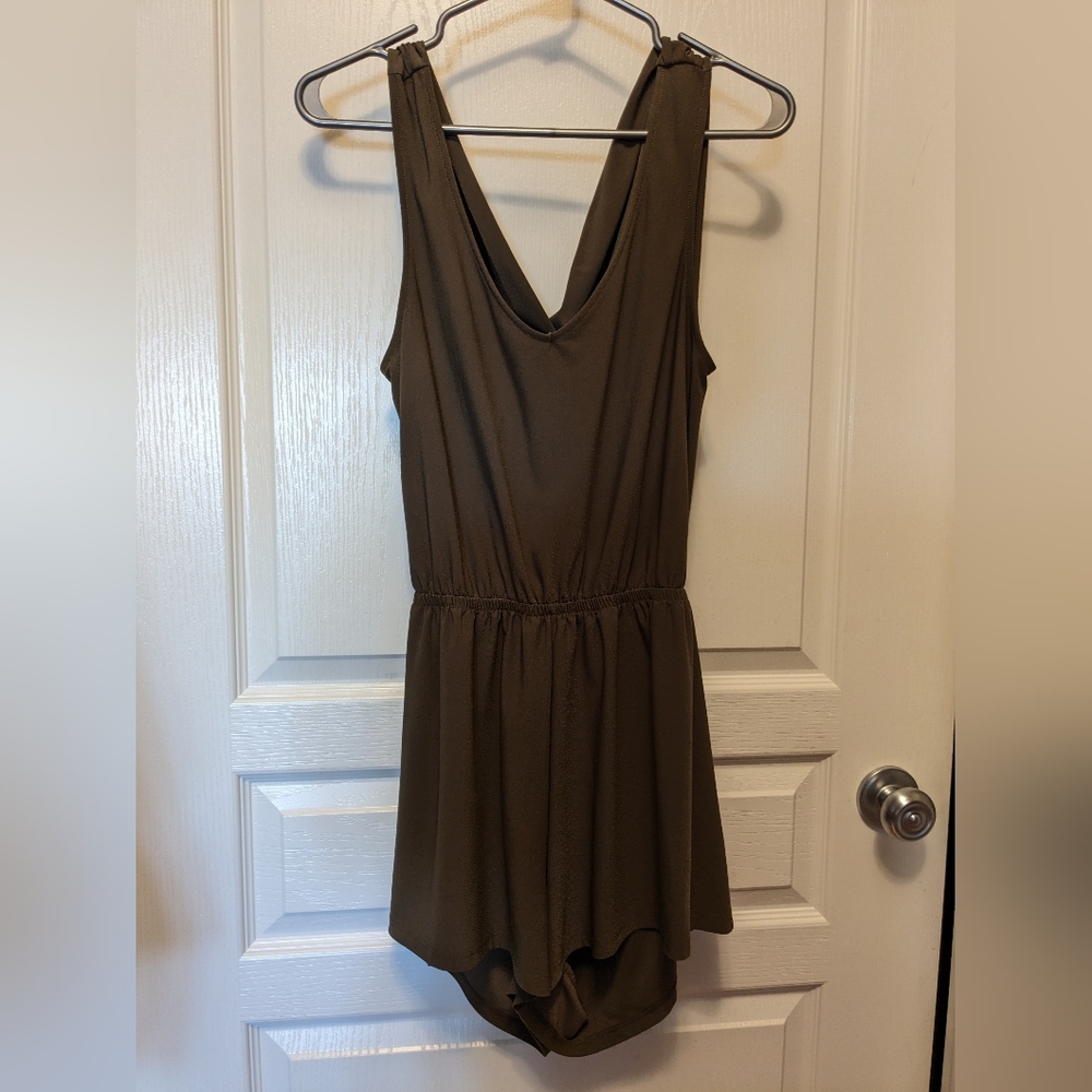 Romper - Picture 2 of 4